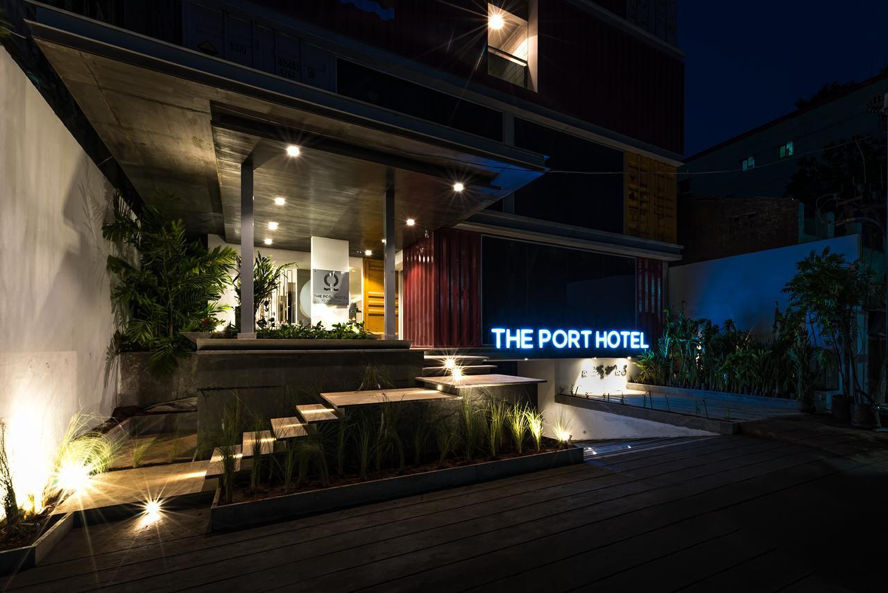 The Port Hotel ヴィシャーカパトナム エクステリア 写真