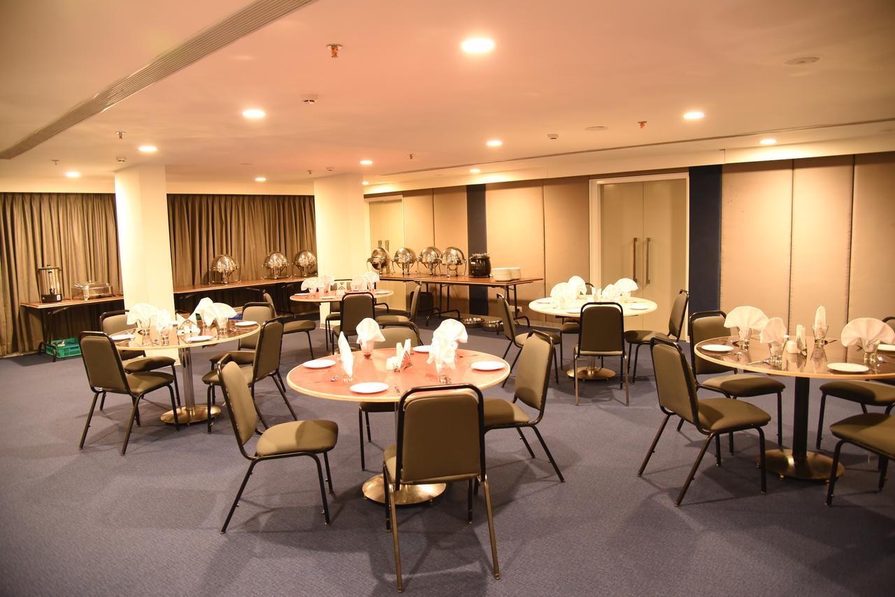 The Port Hotel ヴィシャーカパトナム エクステリア 写真