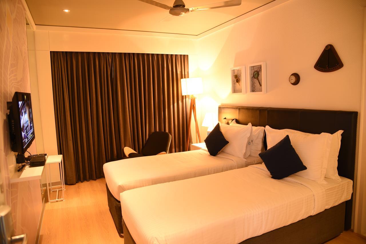 The Port Hotel ヴィシャーカパトナム エクステリア 写真
