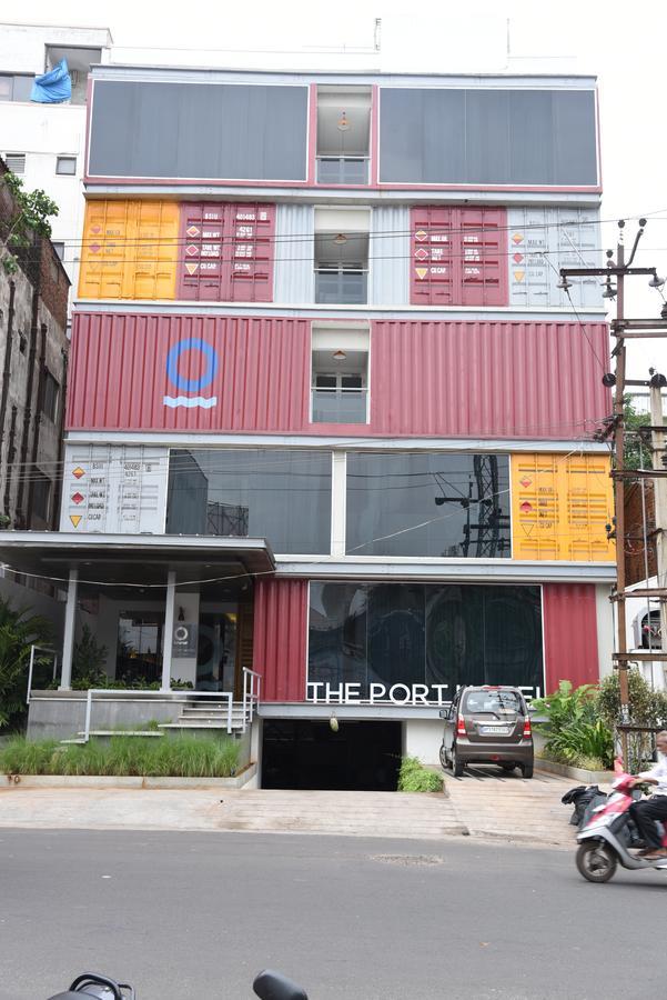 The Port Hotel ヴィシャーカパトナム エクステリア 写真