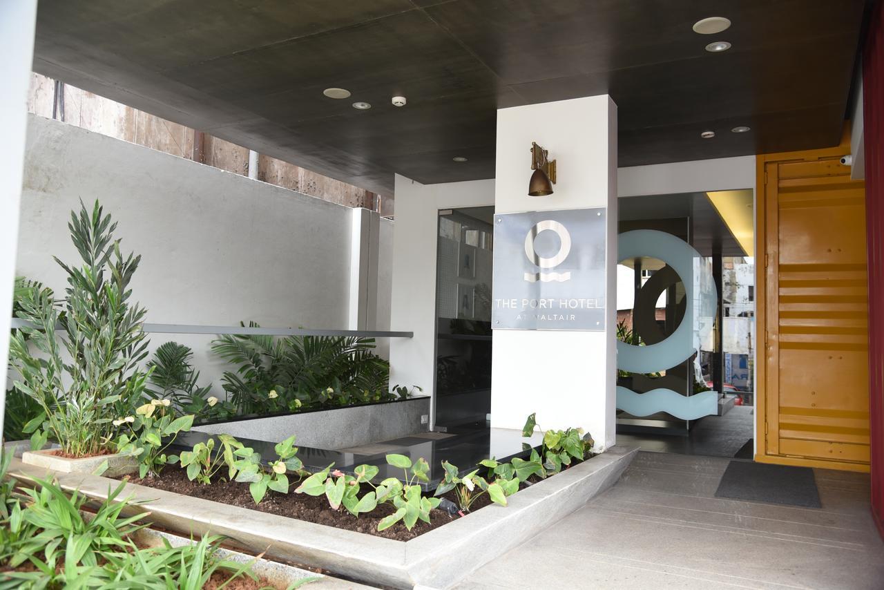 The Port Hotel ヴィシャーカパトナム エクステリア 写真